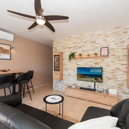 דירה Laurentina - Modern With Large Terrace Near Beach-quiet And Comfortable
